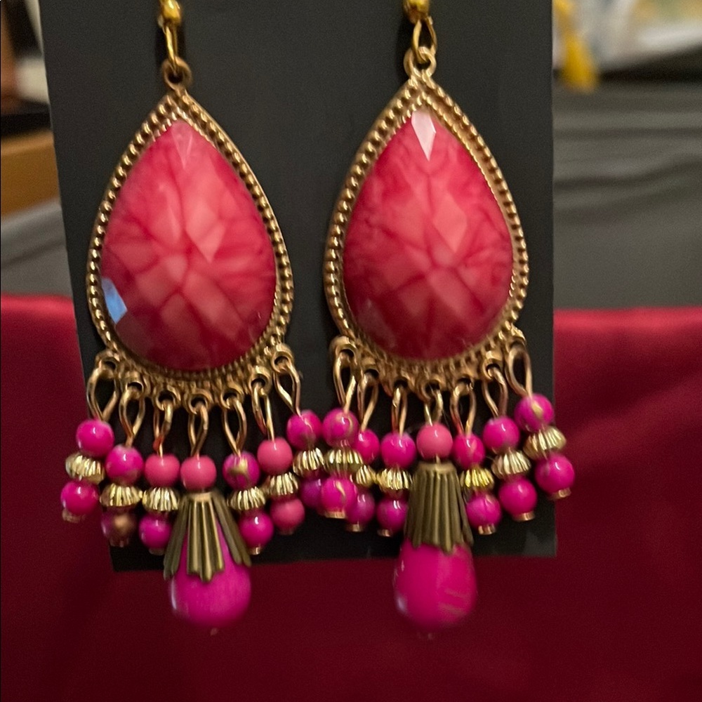 Fashion Jewelry Pink and Gold Chandelier Earrings - Picture 6 of 7